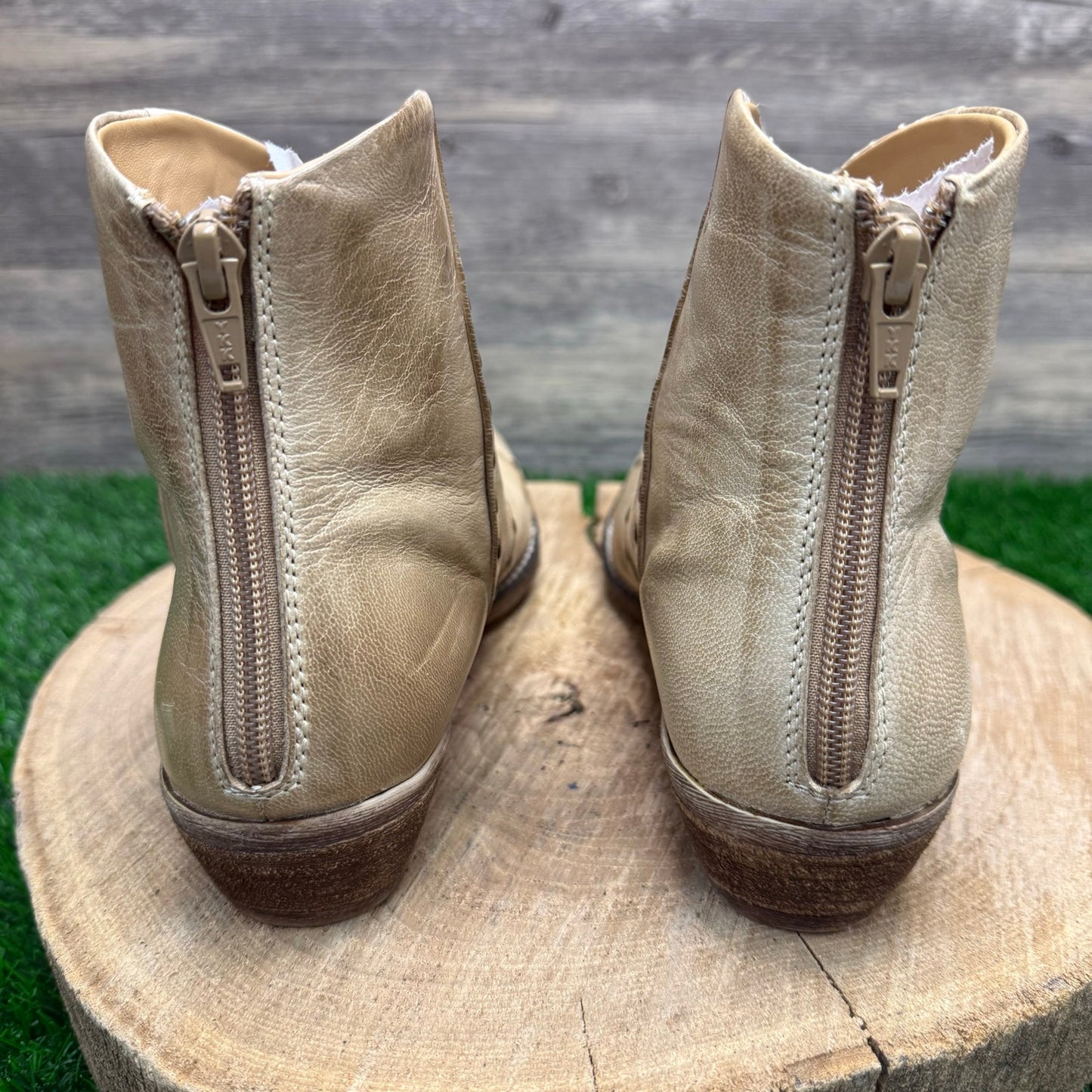 Diba True Women - Size 8.5M - Distressed Cream Studded Ankle Zipper Boots 57196