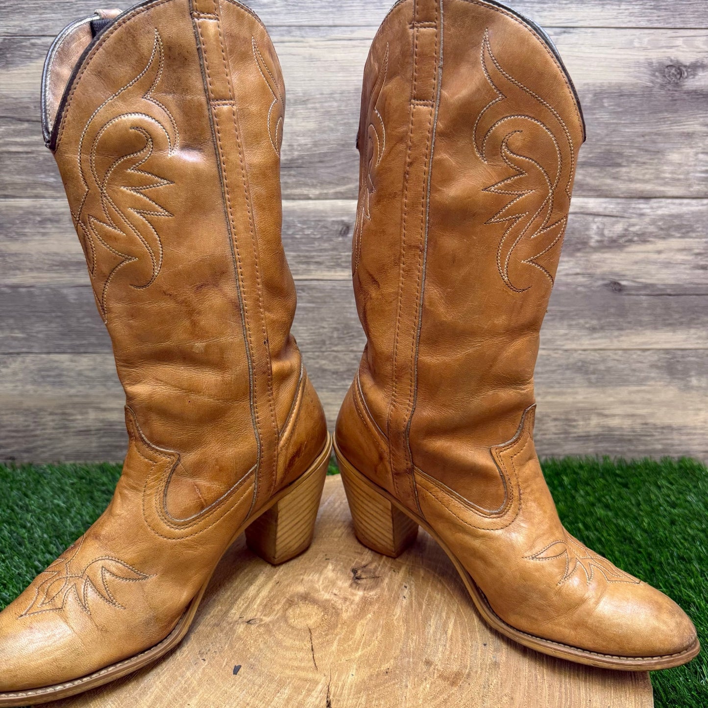 Dingo Women - Size 8 - Vintage Marbled Tan High Heeled Cowboy Boots Style 7316