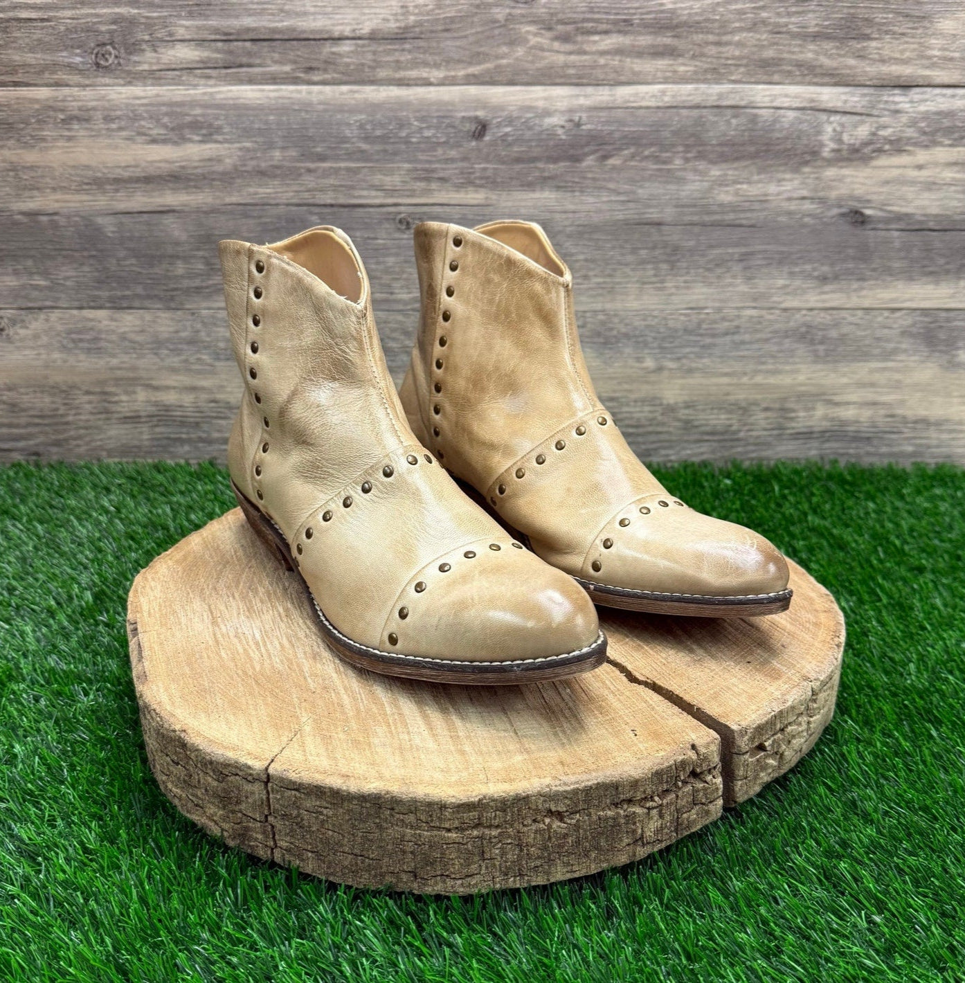 Diba True Women - Size 8.5M - Distressed Cream Studded Ankle Zipper Boots 57196