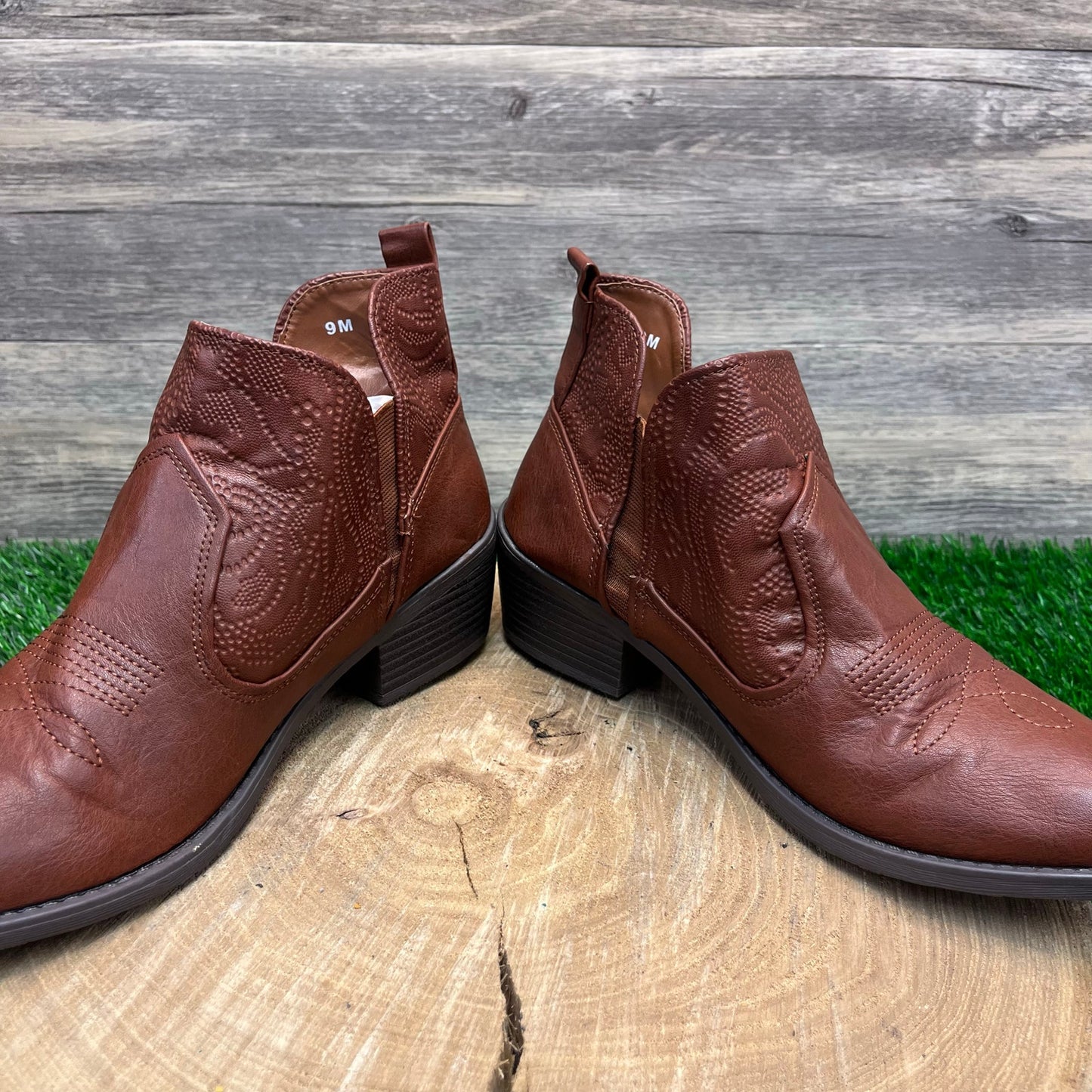 Easy Street Women - Size 9M - Brown Faux Leather Ankle Boots