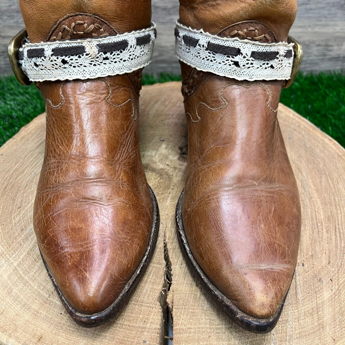 Circle’s Women - Size 6 - Tan Harness Riding Boots