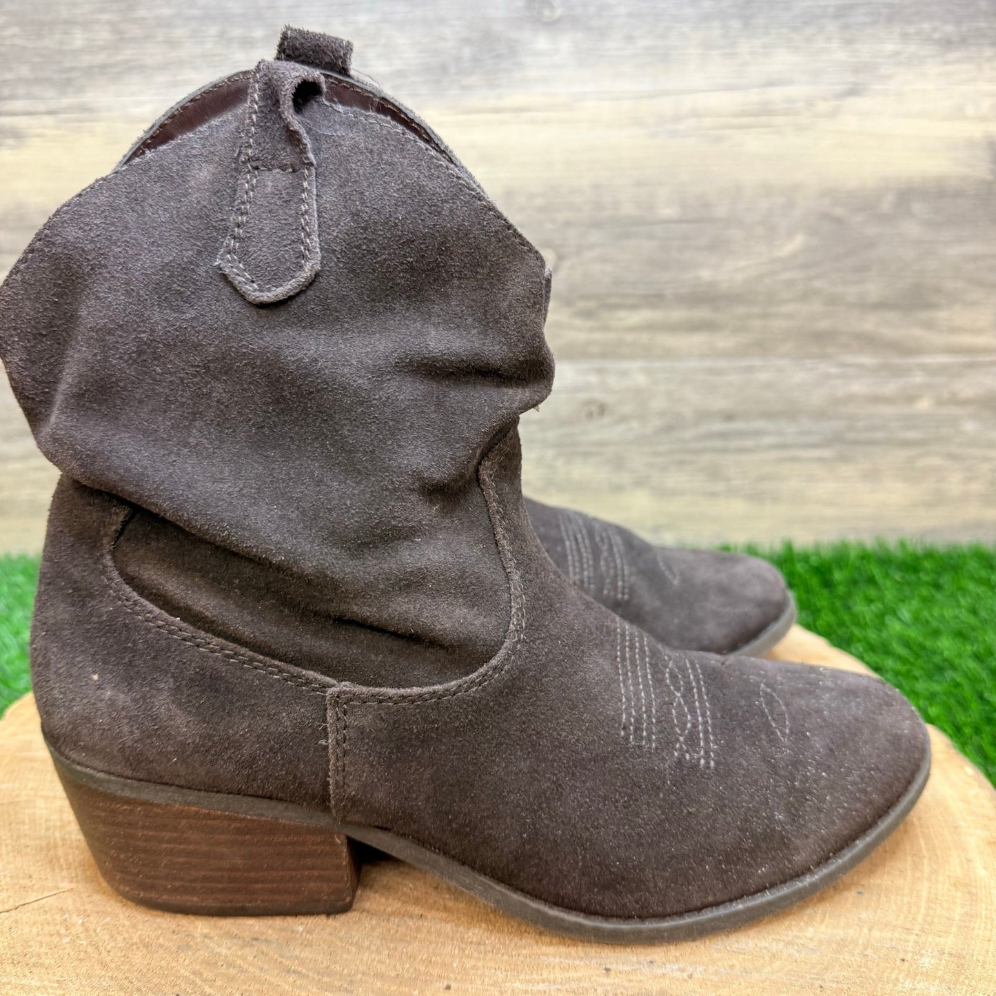 White Mountain Women - Size 8M - Brown Suede Ankle Boots Saloon