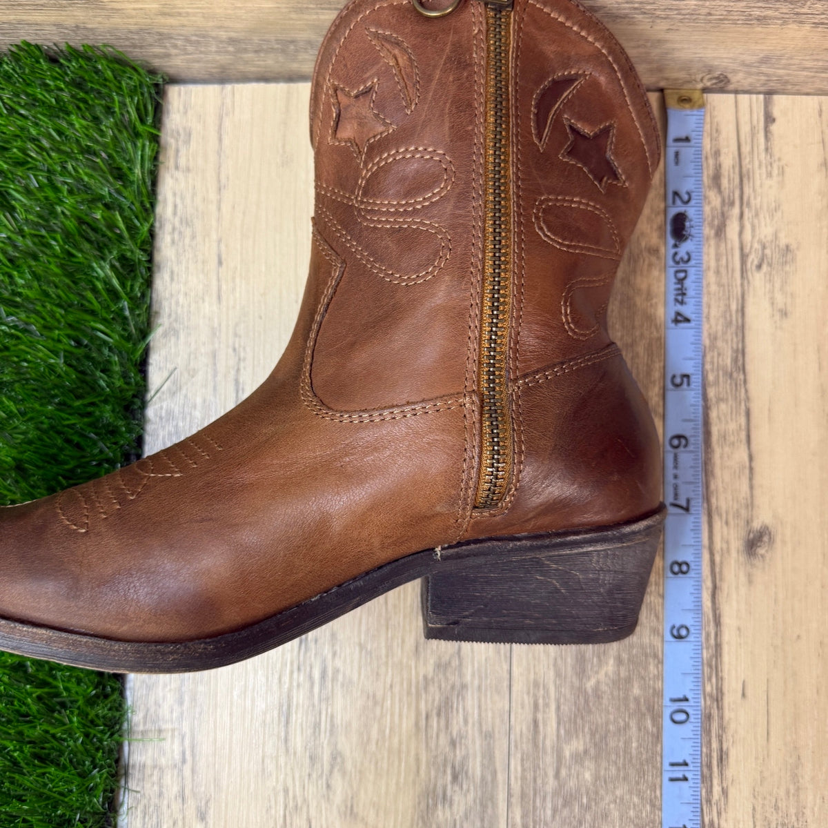 Zigi Soho Women - Size 8.5 - Brown Star Cutout Ankle Boots Style Shesthe