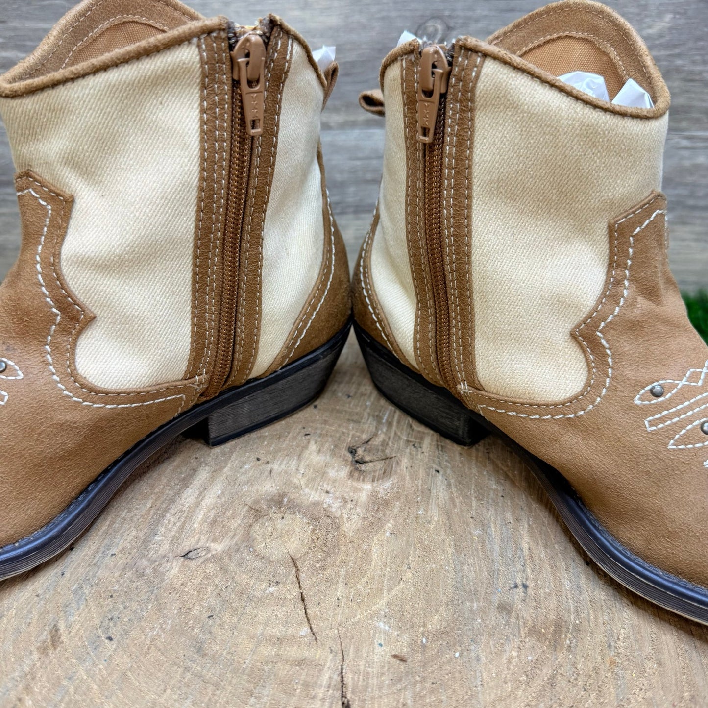 American Rag Women - Size 7M - Tan / Cream Star Faux Suede Ankle Zipper Boots