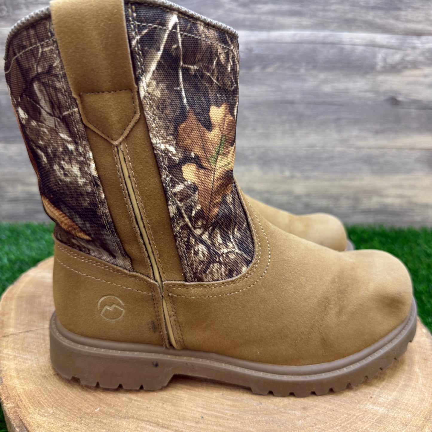 Academy Youth - Size 4D - Tan/Camo Zipper Boots Style 177701