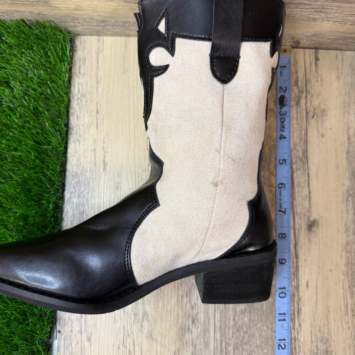 Unknown Women - Size 6 - Black/White Flame Faux Leather Western Cowboy Boots