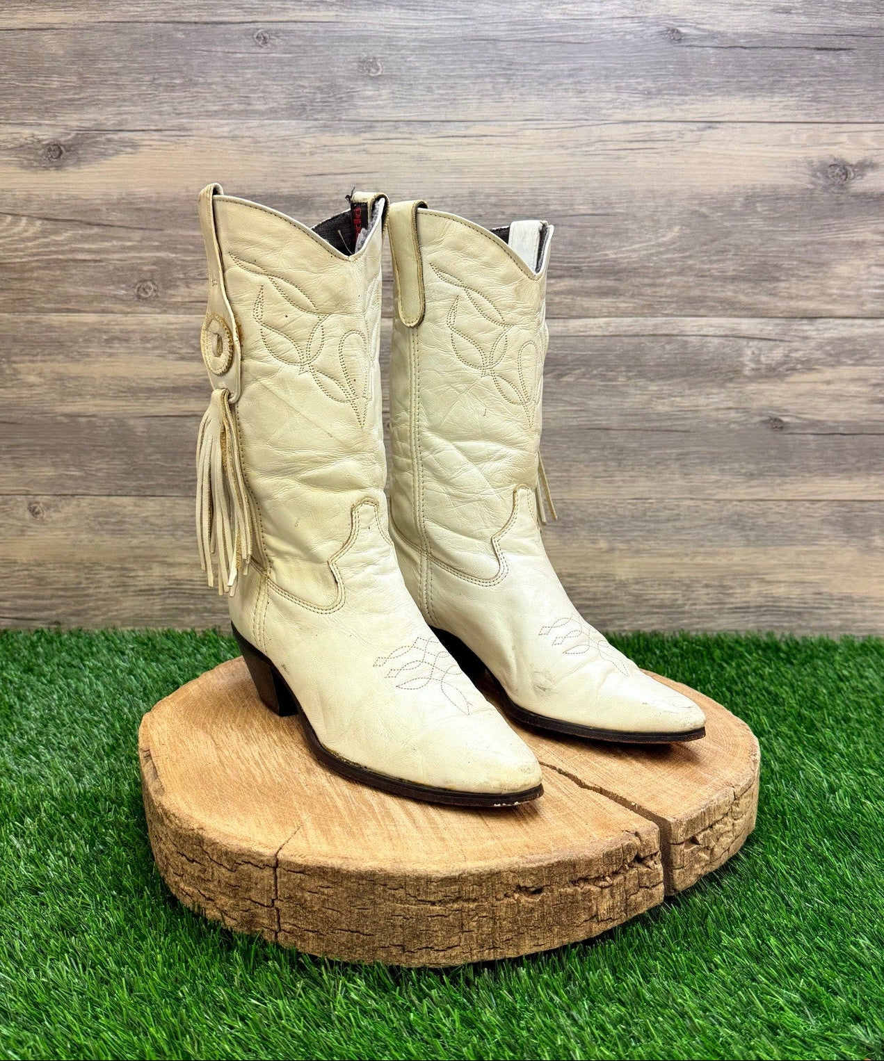 Laredo Women - Size 7M - Vintage Cream Tassel Cowboy Boots 181