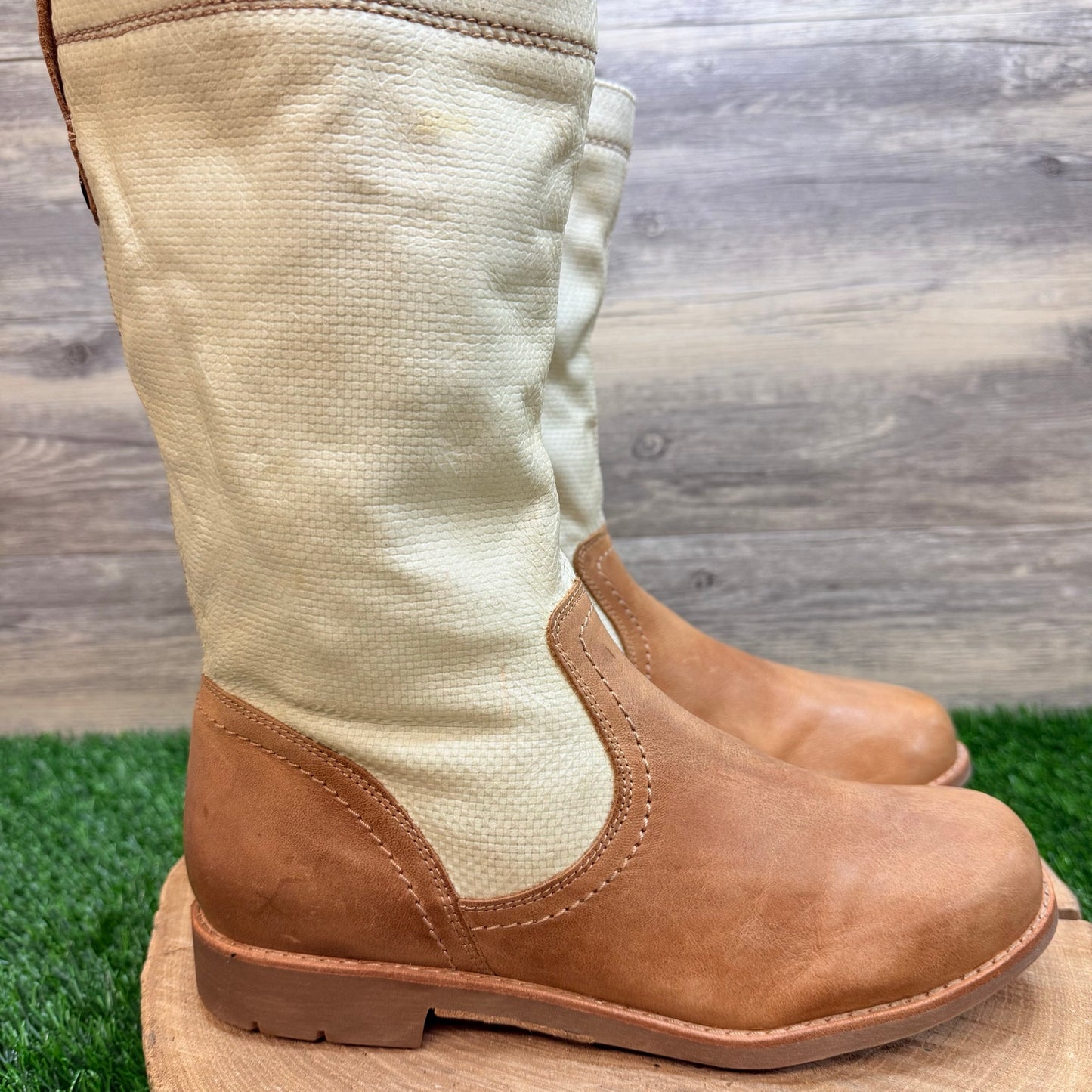 Olukai Women - Size 9.5 - Tan / Cream Haleakala Canvas Boots 01798