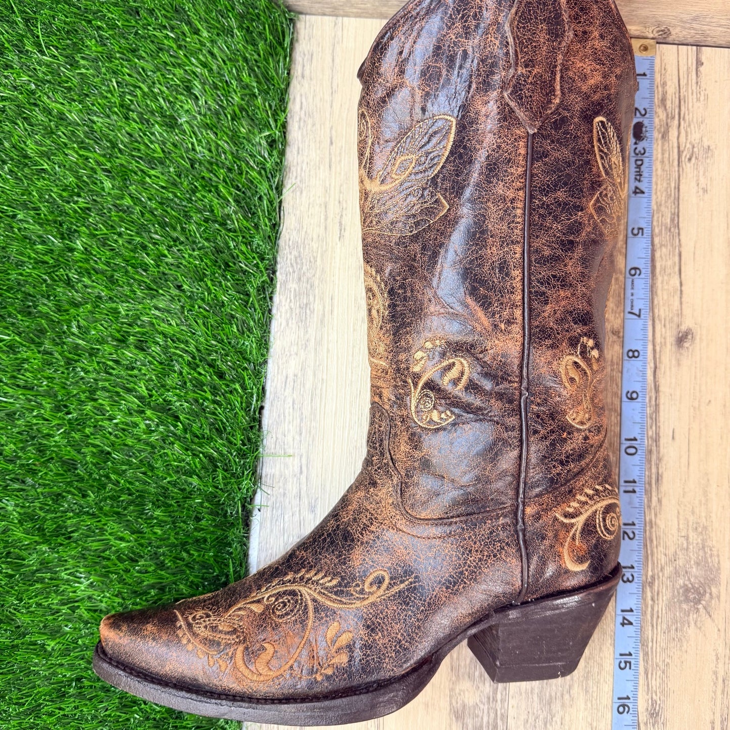 Circle G Women - Size 9M - Distr. Brown Dragonfly Snip Toe Cowboy Boots L5001
