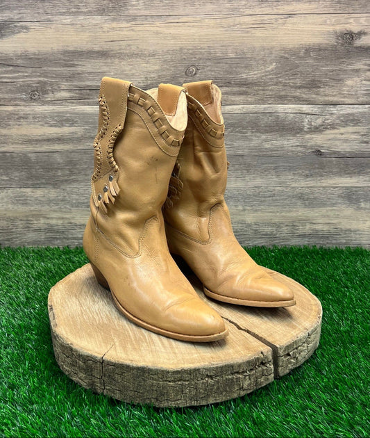 Connie Women - Size 7B - Beige Whip Stitch Cowboy Boots