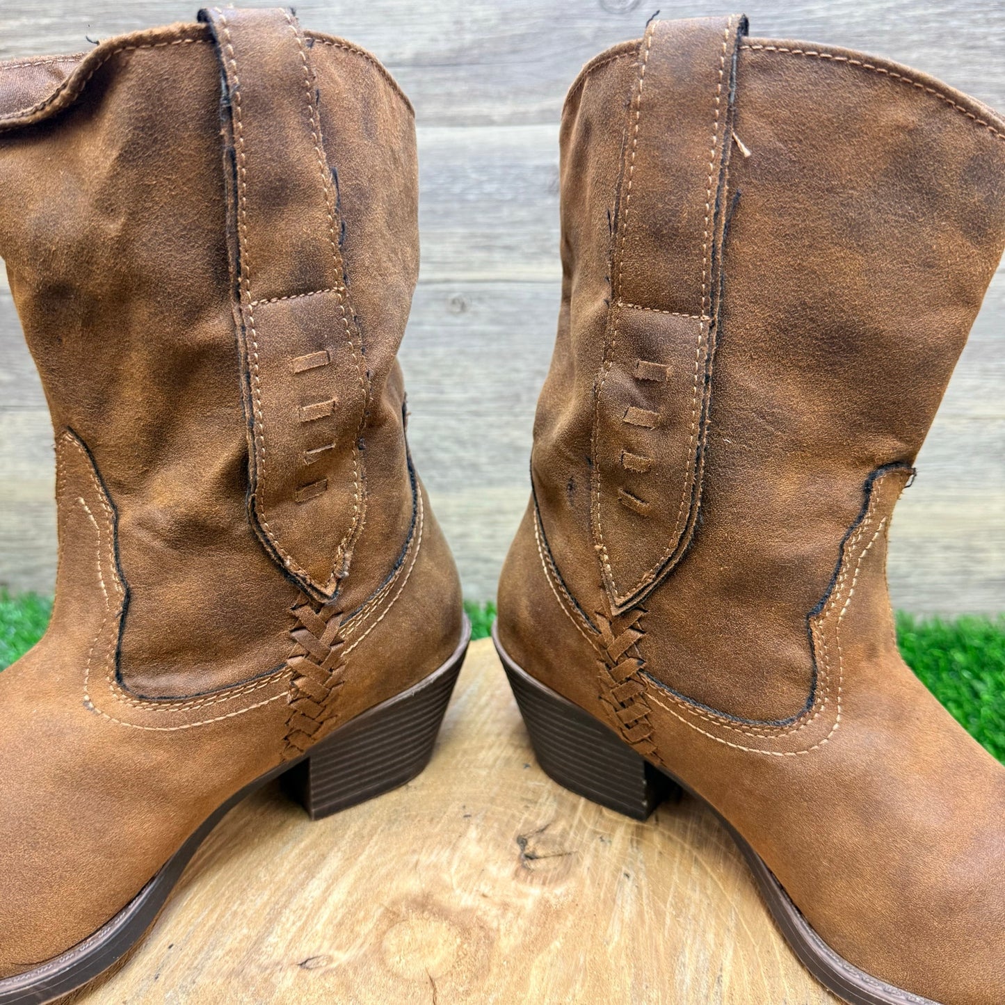 Sugar Women - Size 7.5M - Brown Native Design Faux Leather Boots 427404