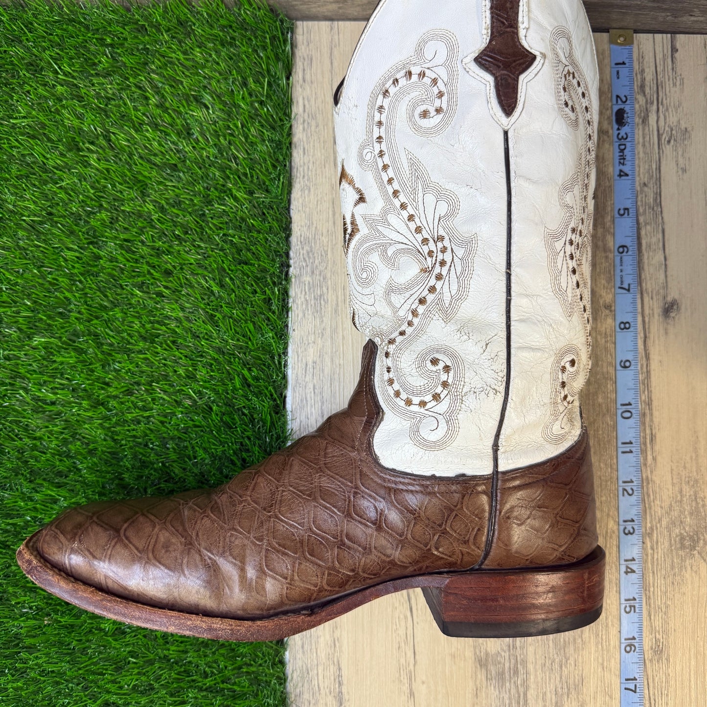 Ferrini Men - Size 11.5D - Brown/White Pirarucu Print Square Toe Cowboy Boots