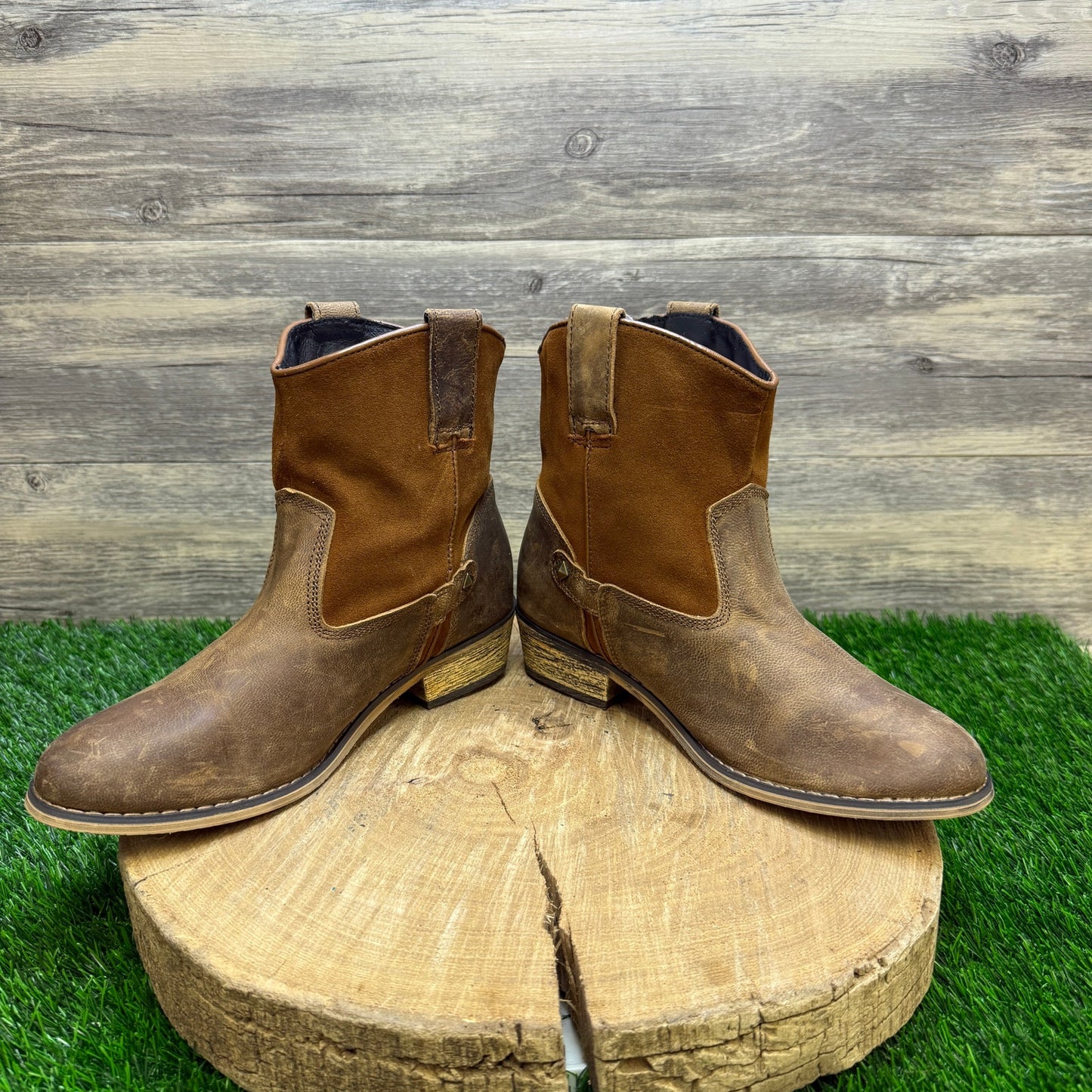 Sterling River Women - Size 8M - Brown/Tan Suede Ankle Boots Style SFW1217