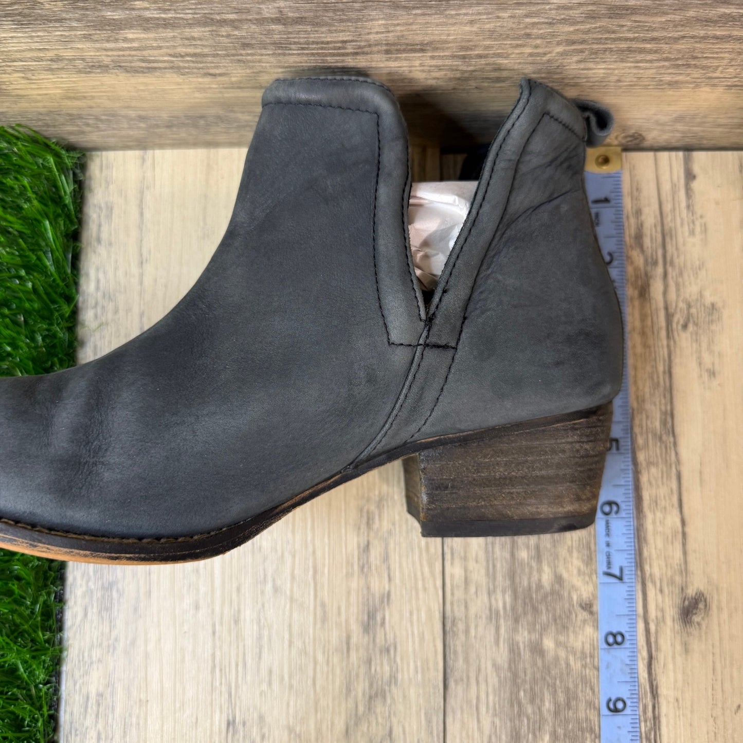Unknown Women - Size 8.5M - Steel Gray Suede Ankle Boots Style Stop By