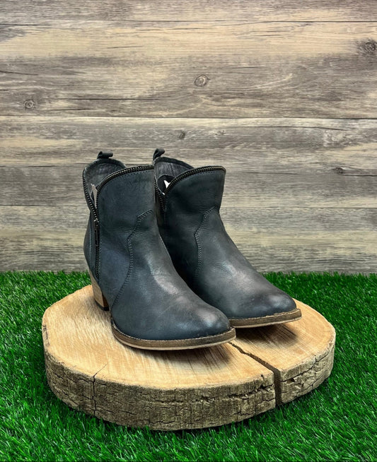 Dingo Women - Size 8M - Steel Gray Zipper Ankle Boots Style DI9107