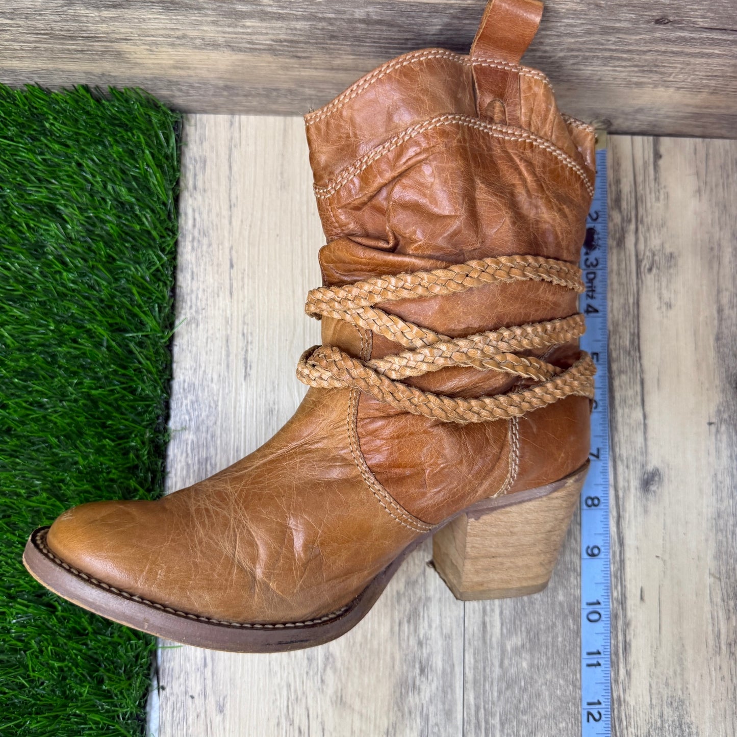 Dingo Women - Size 7M - Tan Strappy Ankle Boots Style DI662