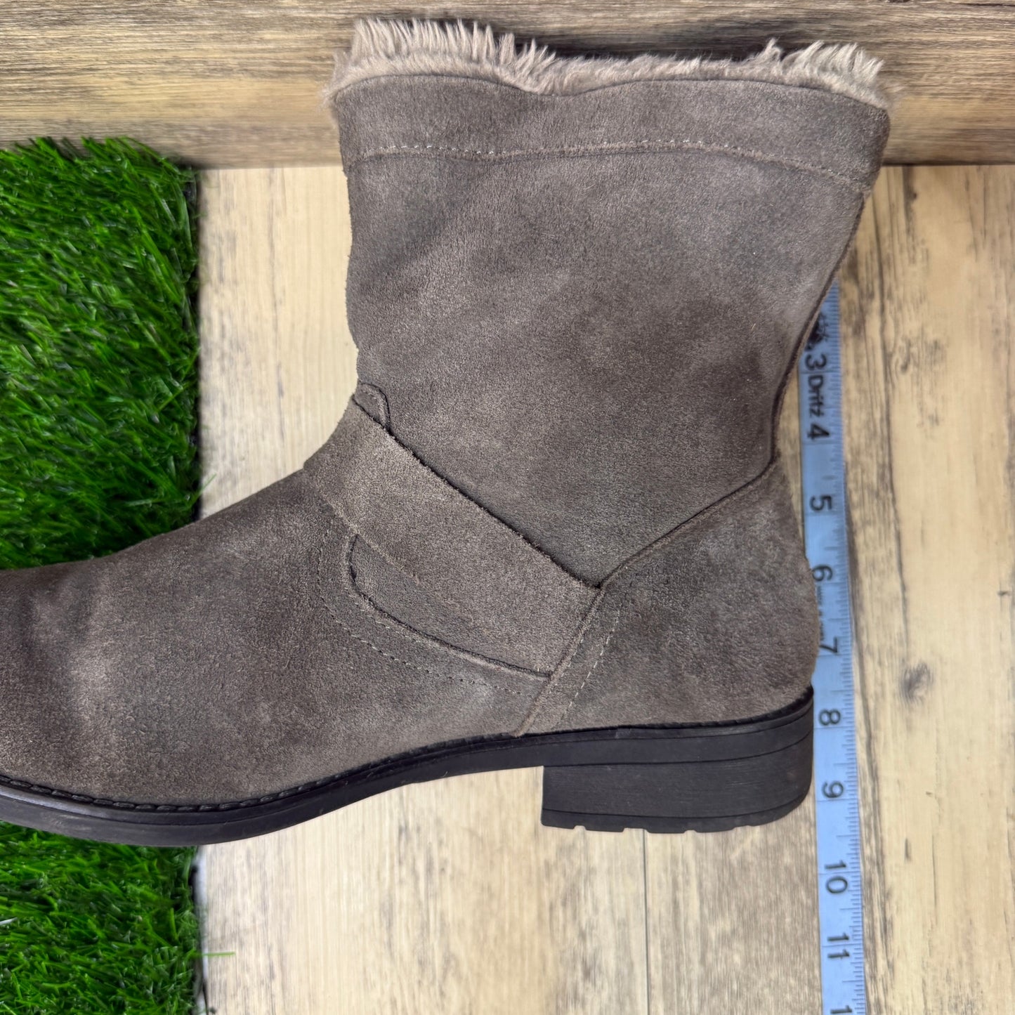 Unknown Women - Size 10M - Gray Suede Harness Ankle Boots Style Vail