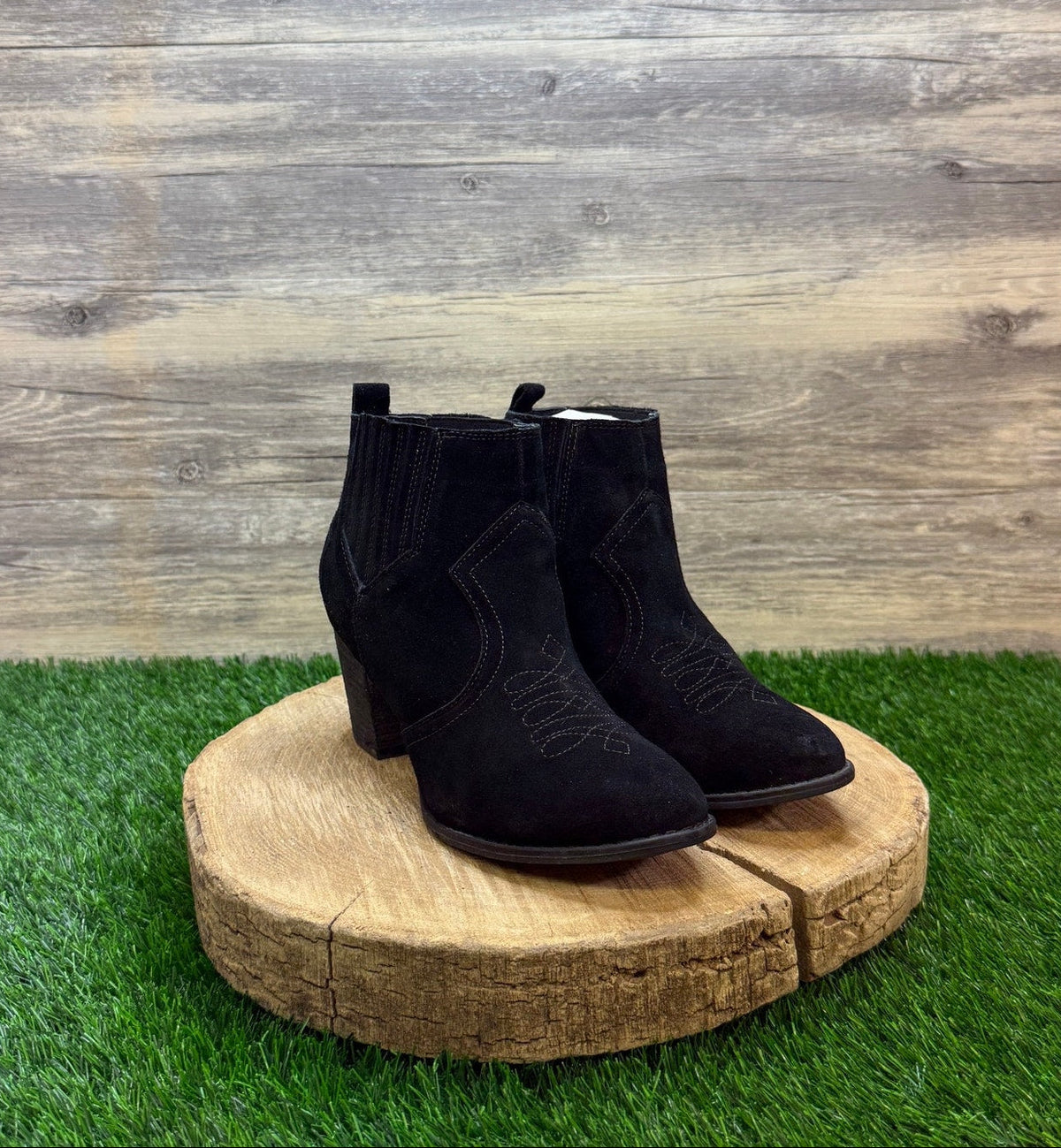 Franco Women - Size 8 - Black Faux Suede Ankle Style Fortini