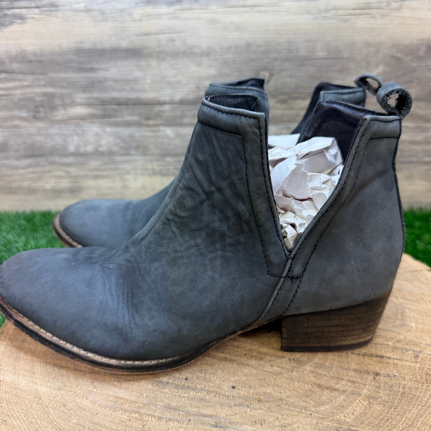 Unknown Women - Size 8.5M - Steel Gray Suede Ankle Boots Style Stop By