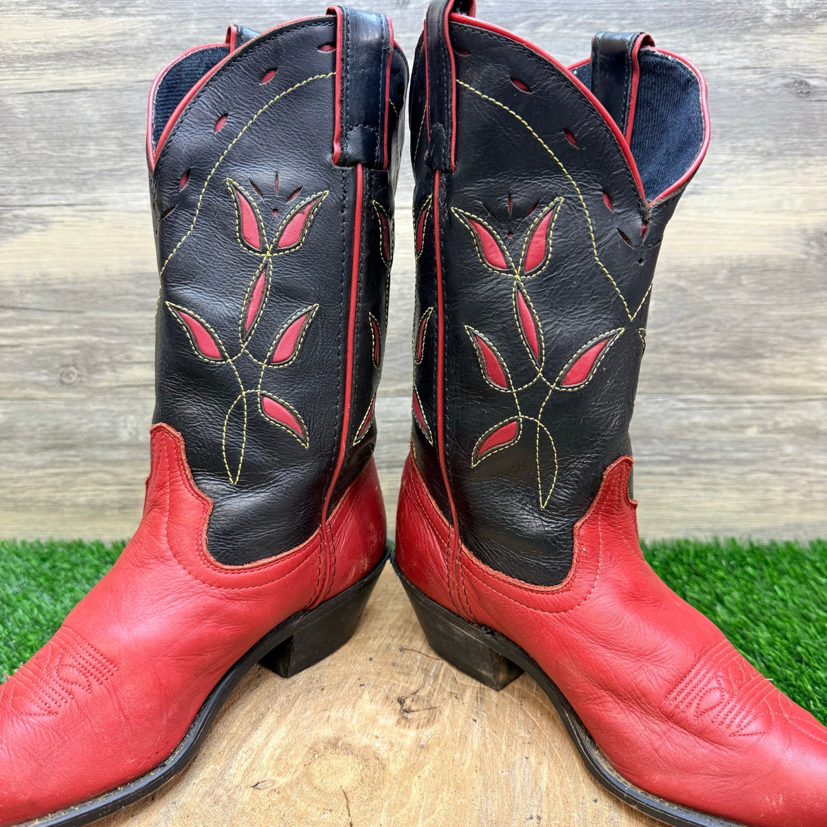 Laredo Women - Size 7M - Vintage Red / Black Flower Western Cowboy Boots