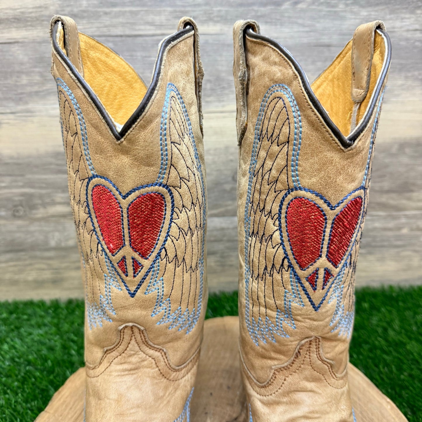 Corral Teen Youth / Women - Size 6 / Size 8 - Heart Wings Cowboy Boots A1031