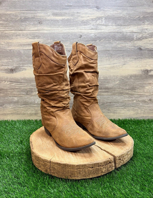 Unknown Women - Size 7.5M - Tan Slouch Faux Suede Cowboy Boots Molara