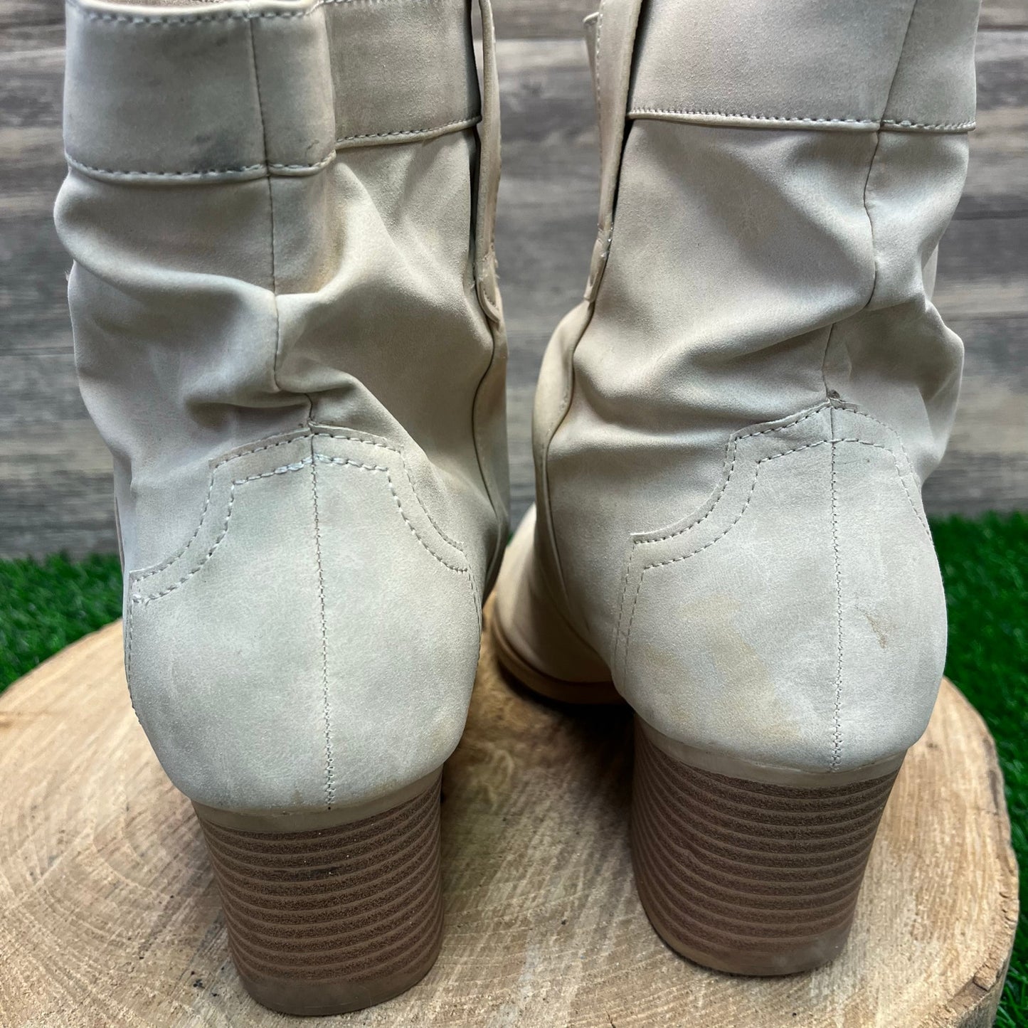 Time & Tru Women - Size 10 - Cream Faux Suede Ankle Boots Style 023L