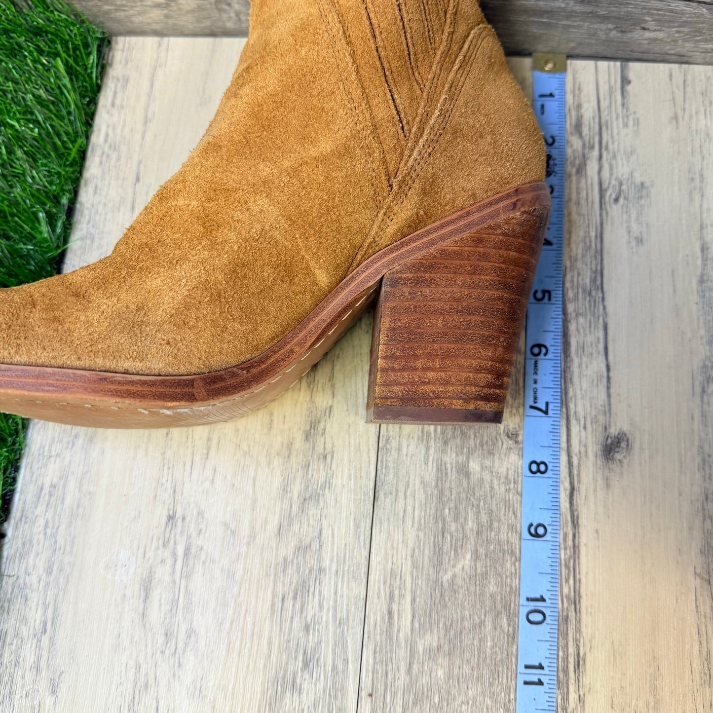 Marc Fisher Women - Size 8M - Tan Suede Ankle Heeled Boots 0421