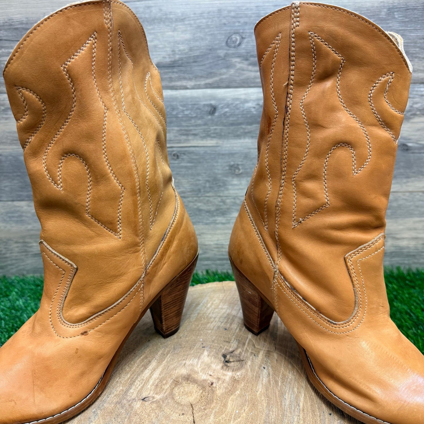Montgomery Ward Women - Size 7 - Vintage Tan Heeled Boots 4002