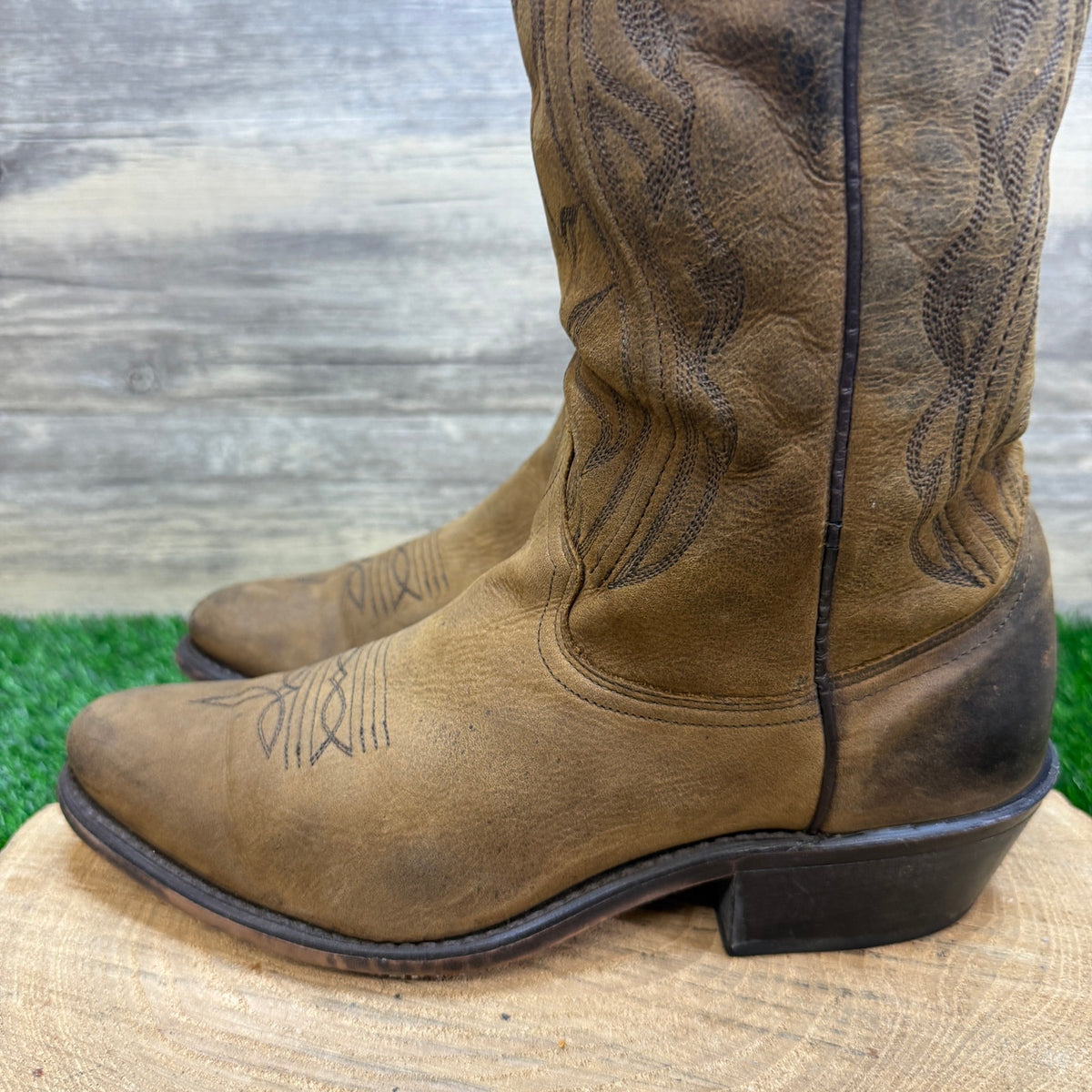 Unknown Men - Size 8D - Vintage Tan Suede Western Cowboy Boots Style 3851