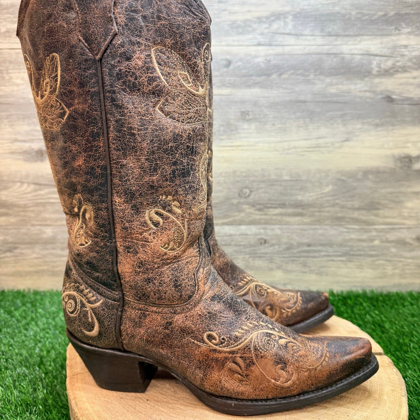 Circle G Women - Size 9M - Distr. Brown Dragonfly Snip Toe Cowboy Boots L5001