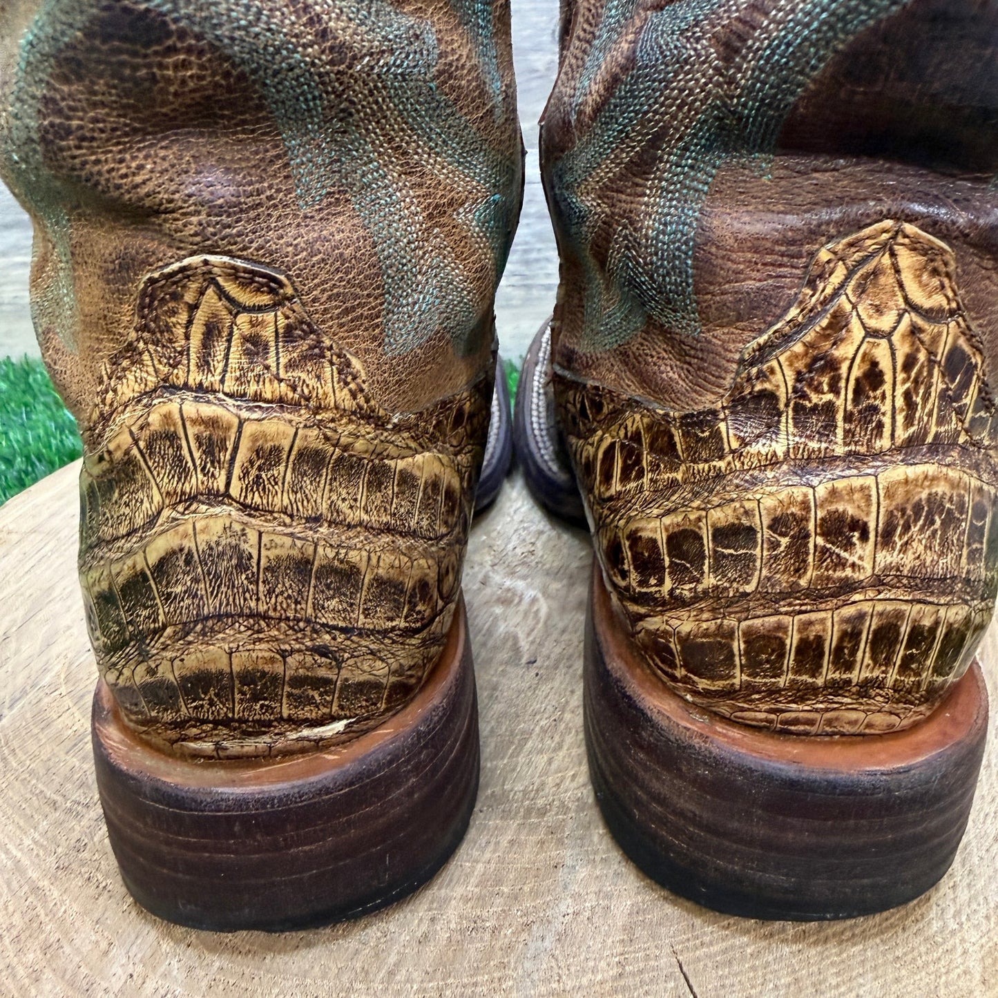 Ariat Women - Size 8.5B - Brown Gator Print Square Toe Cowboy Boots 10007033