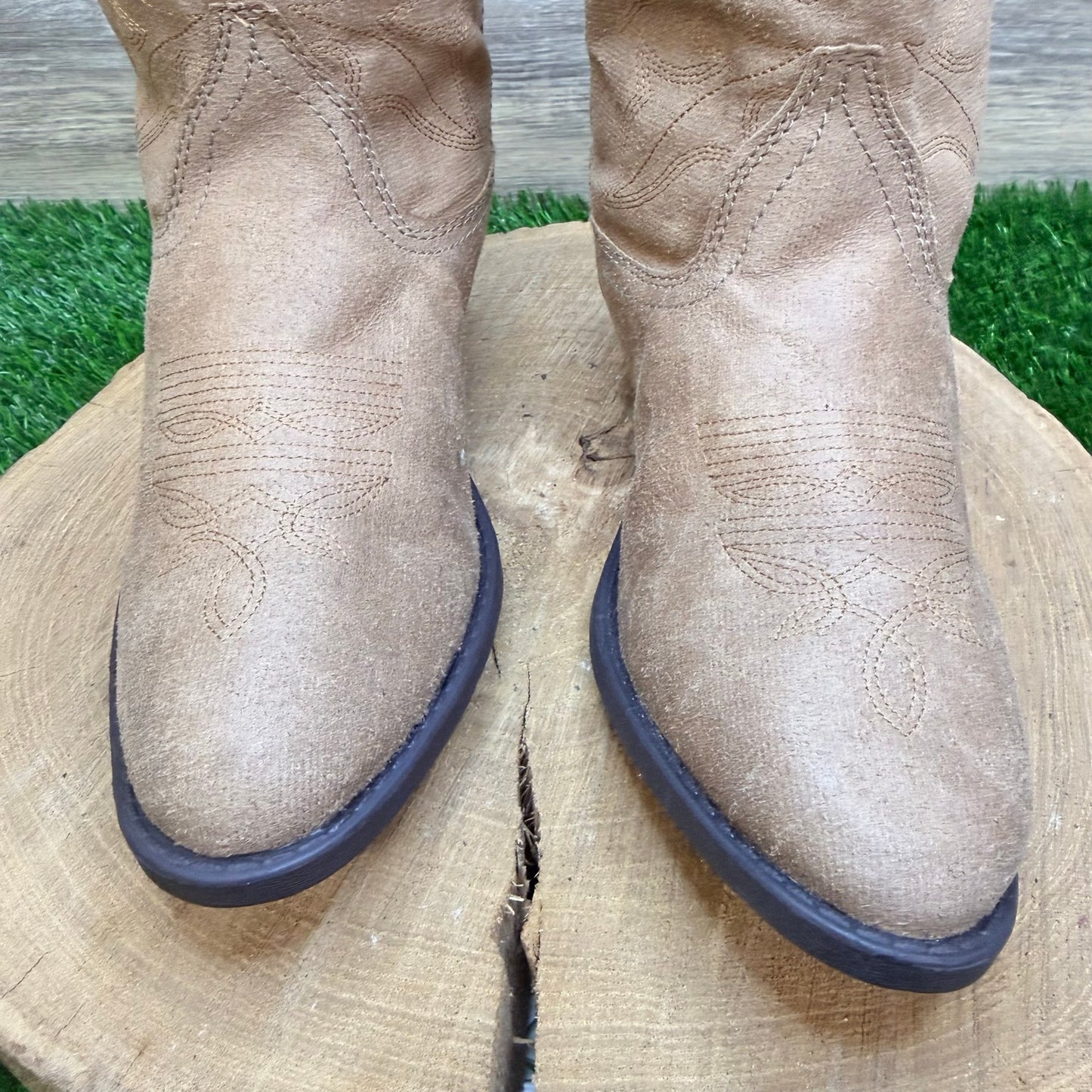 Rampage Women - Size 8M - Beige Soft Faux Suede Cowboy Boots Walden