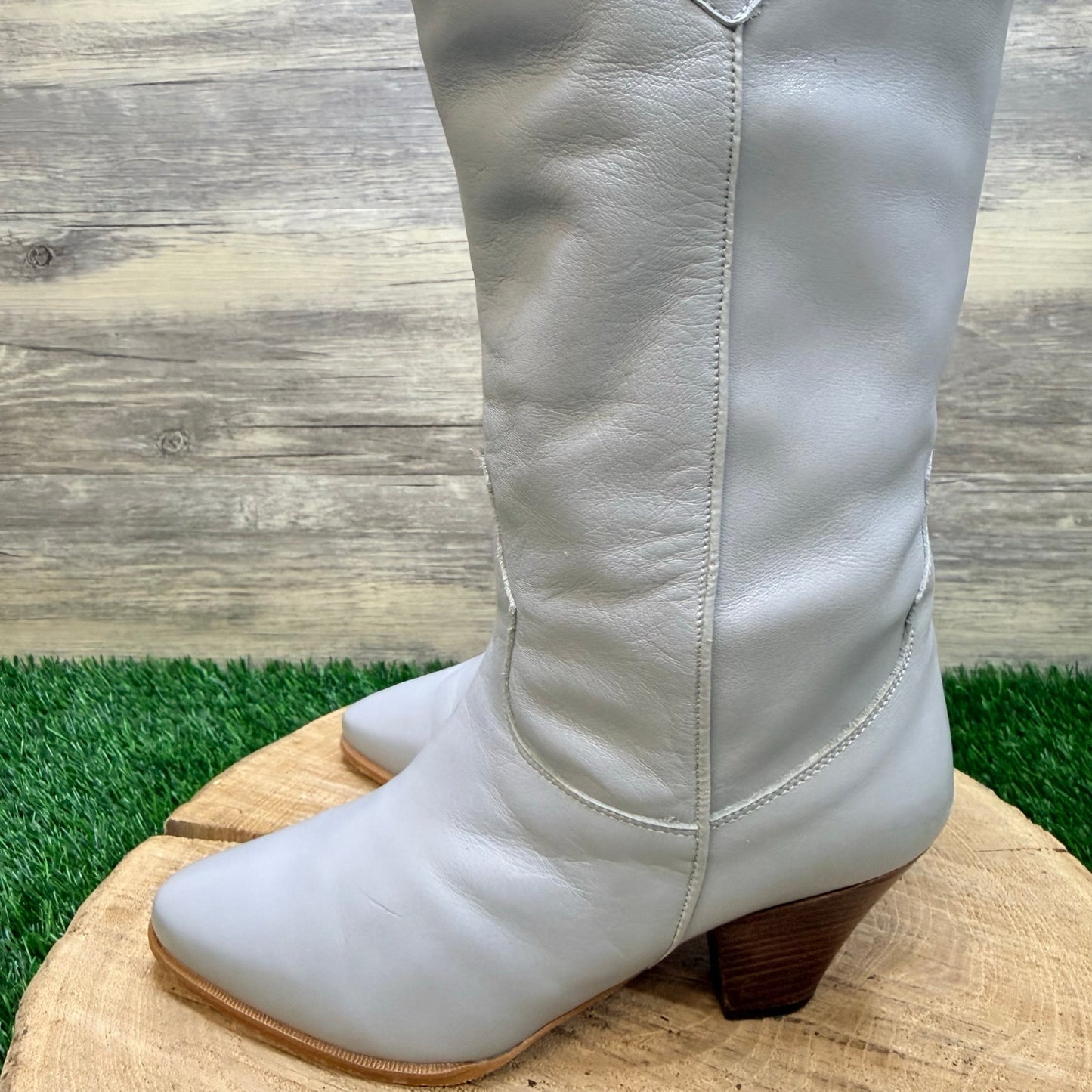 Unknown Women - Size 6 - Light Gray Heeled Boots