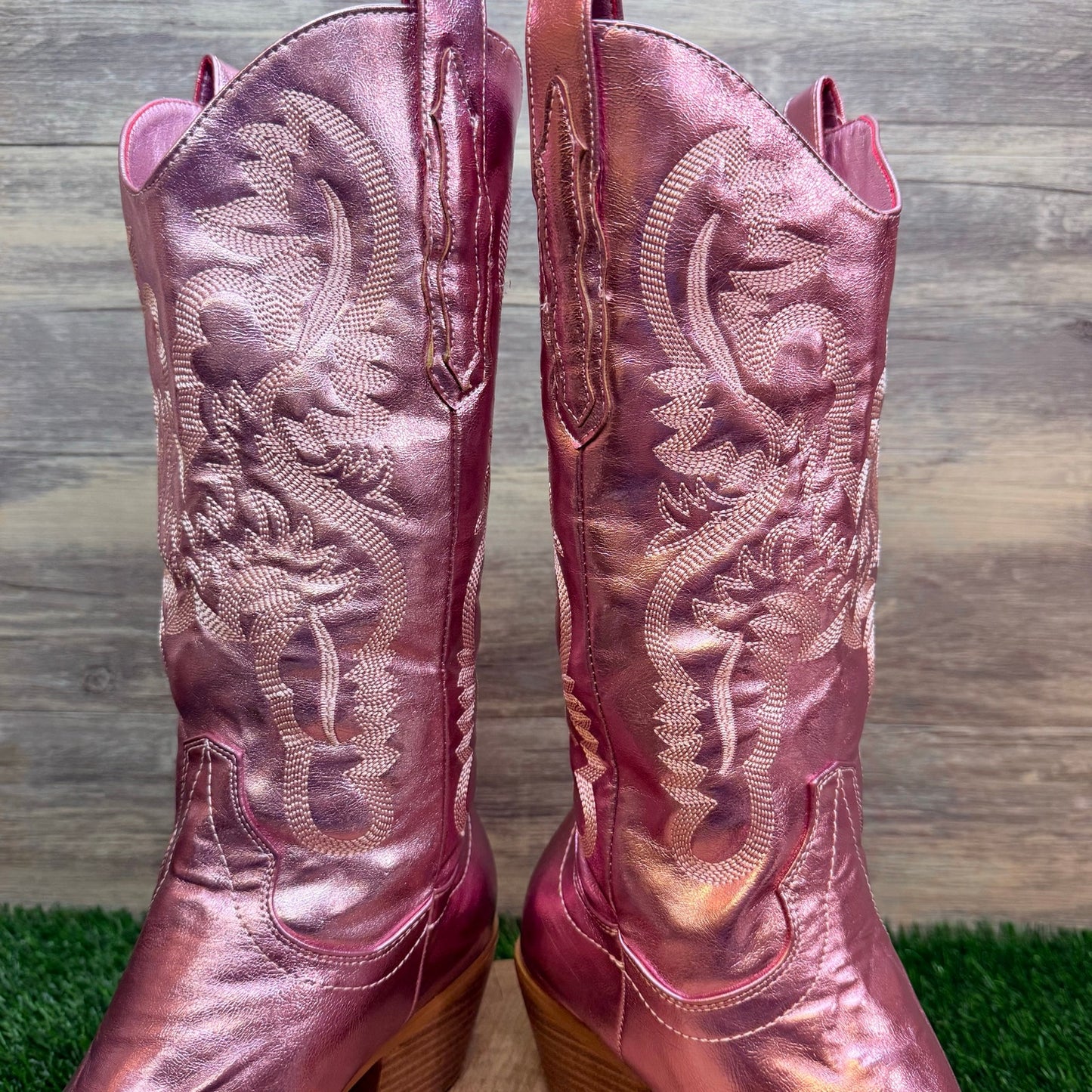 Unknown Women - Size 8 - Metallic Pink Faux Leather Western Cowboy Boots