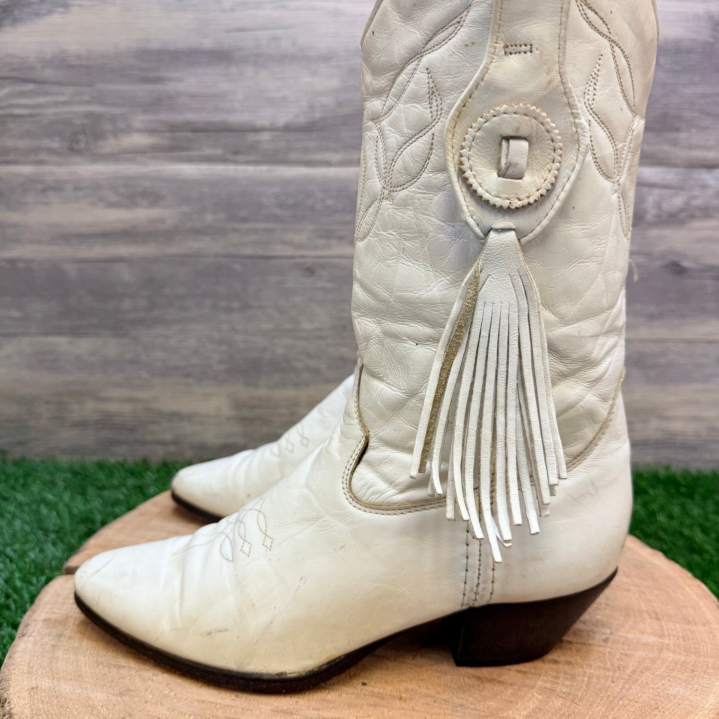 Laredo Women - Size 7M - Vintage Cream Tassel Cowboy Boots 181