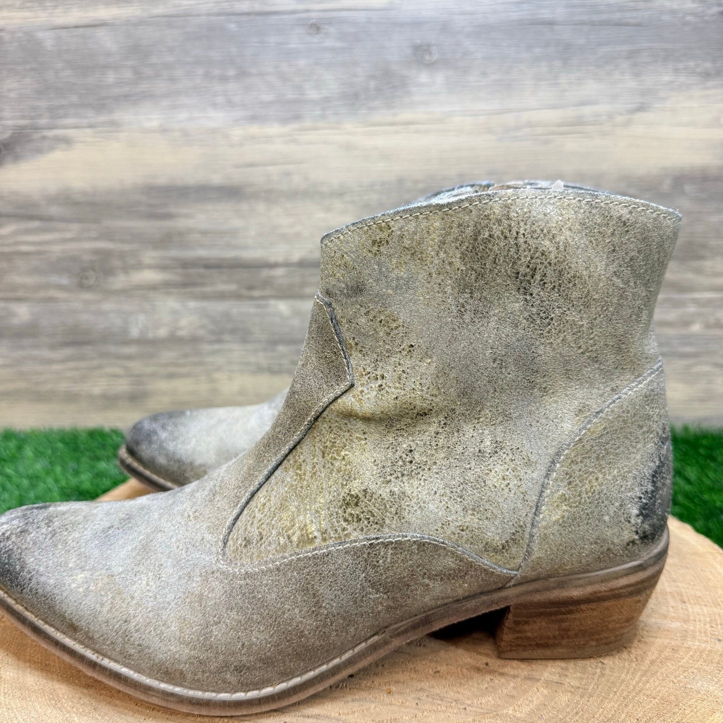 Diba True Women - Size 10 - Distressed Gray / Green Zipper Ankle Boots Plen Tee