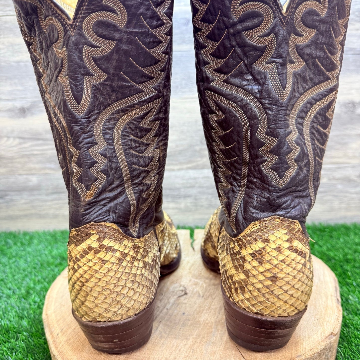 Justin Men - Size 9.5E - Brown Snake Cowboy Boots J4579