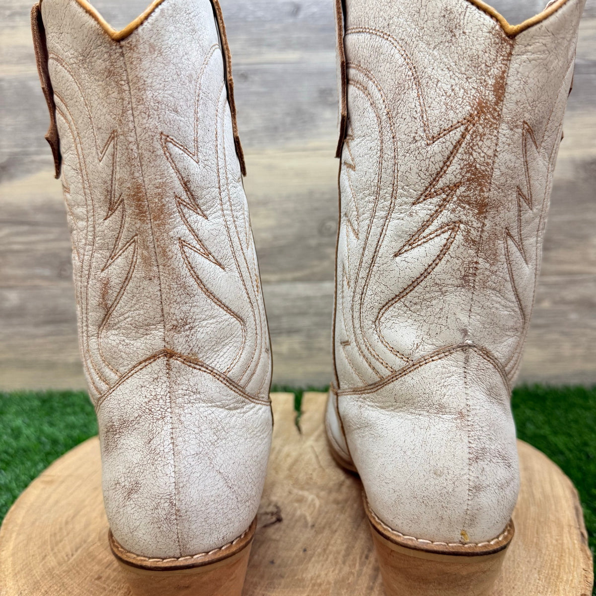 Lovetree Leather Women - Size 8 - Distressed White Short Ankle Style Boots