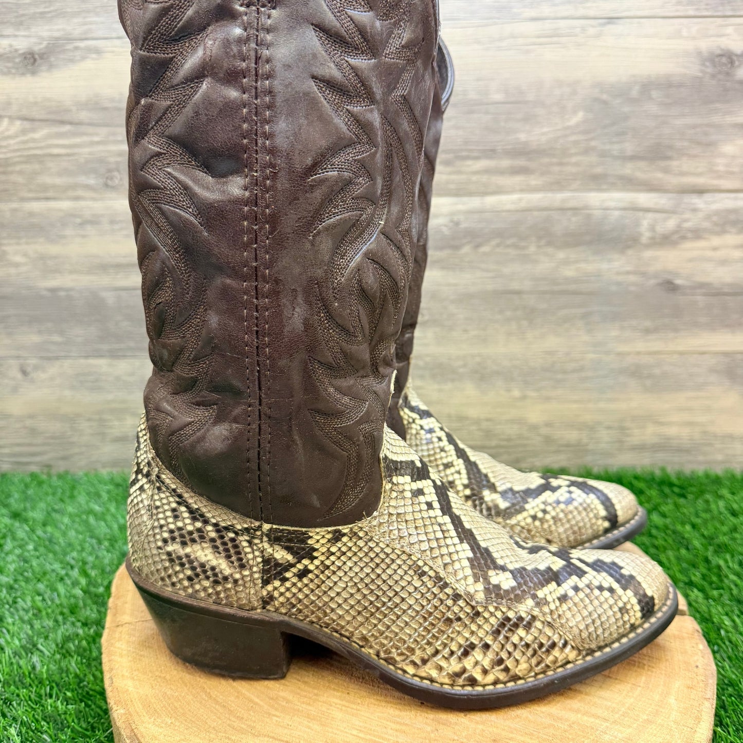 Acme Men - Size 8D - Brown Snake Cowboy Boots 6120