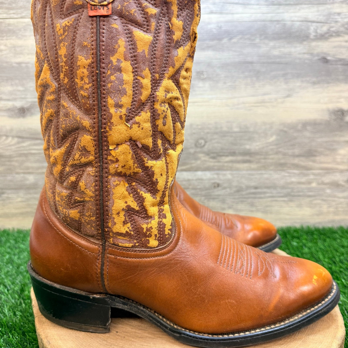 Levi’s Men - Size 10.5M - Vintage Tan Western Cowboy Boots 04782