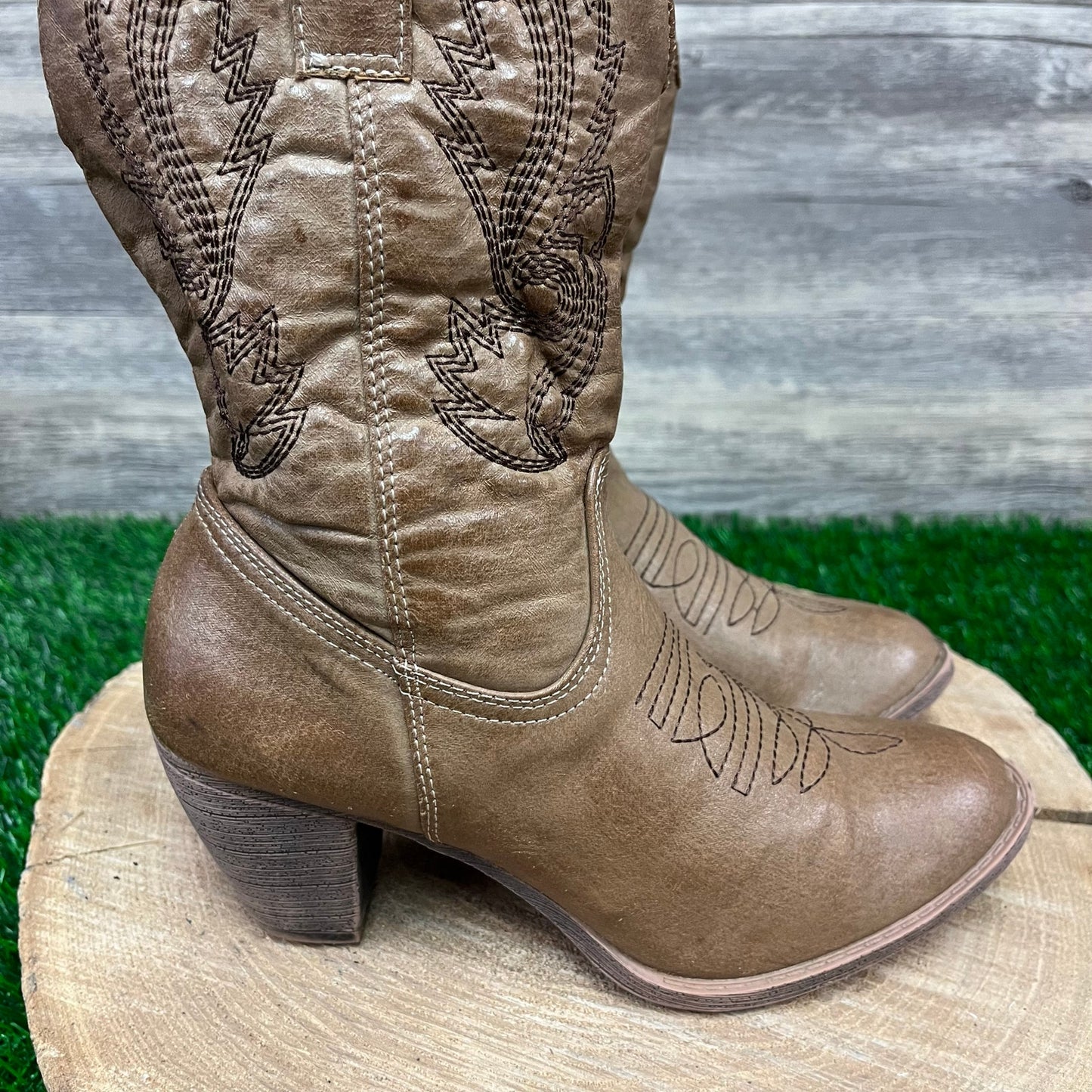 Coconuts Women - Size 6M - Tan Soft Faux Leather Boots Style Austin