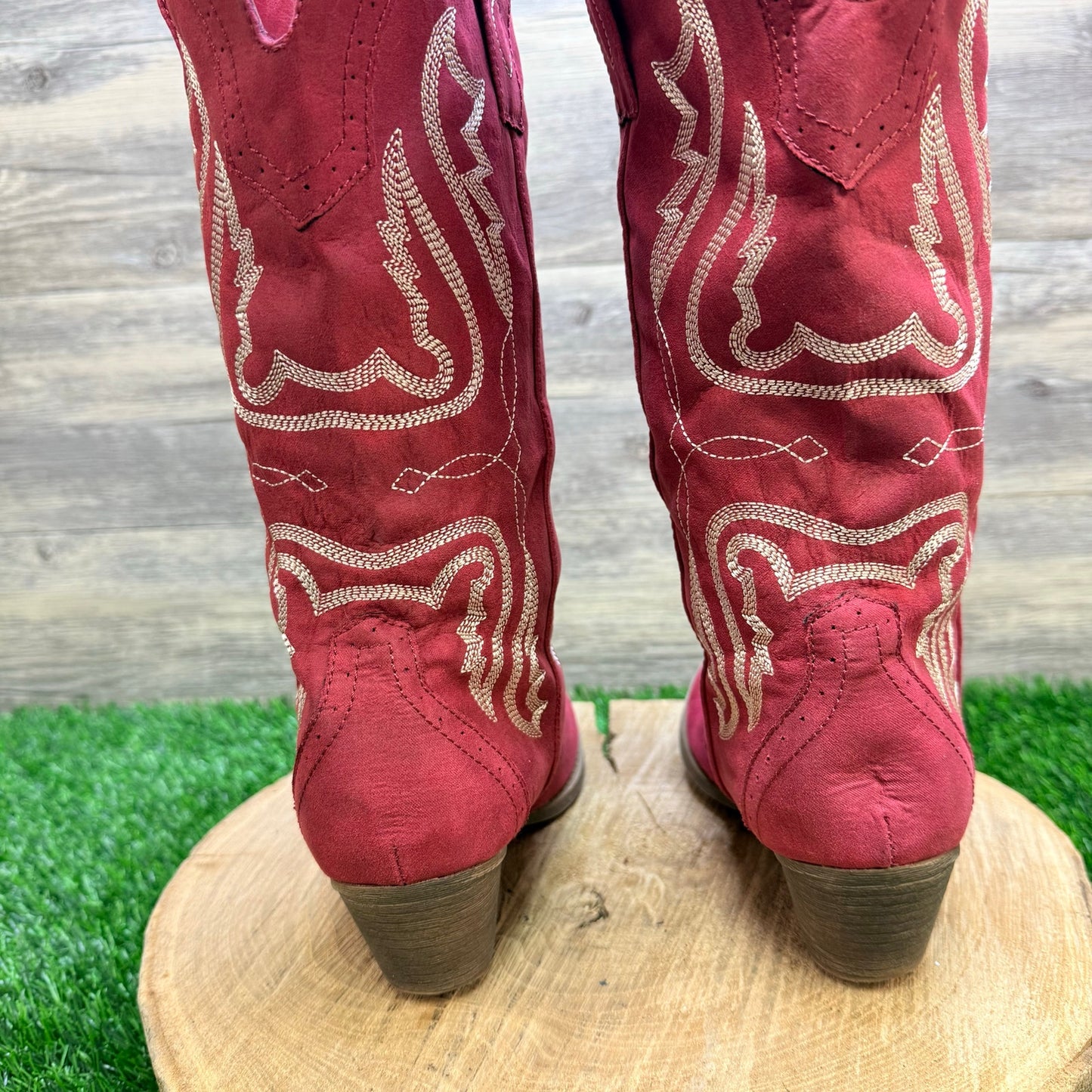 True Craft Women - Size 8M - Soft Faux Leather Cowboy Boots Tammi
