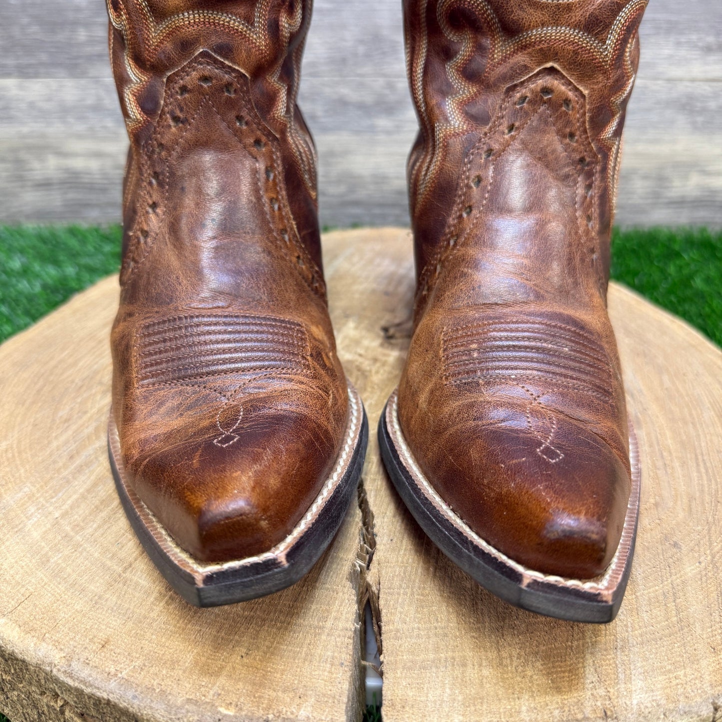 Ariat Women - Size 6B - Brown Heritage Snip Toe Cowboy Boots Style 10005908
