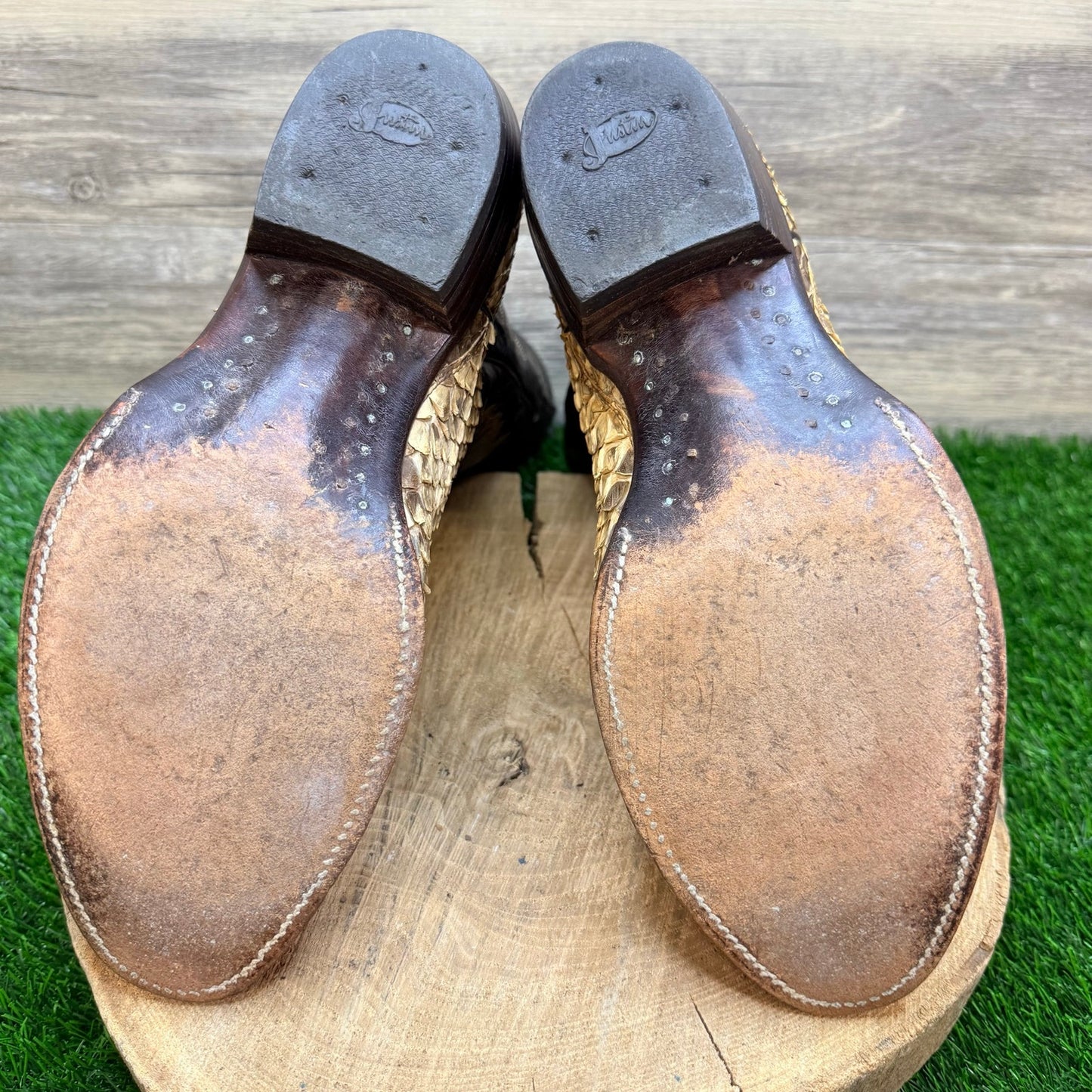 Justin Men - Size 9.5E - Brown Snake Cowboy Boots J4579
