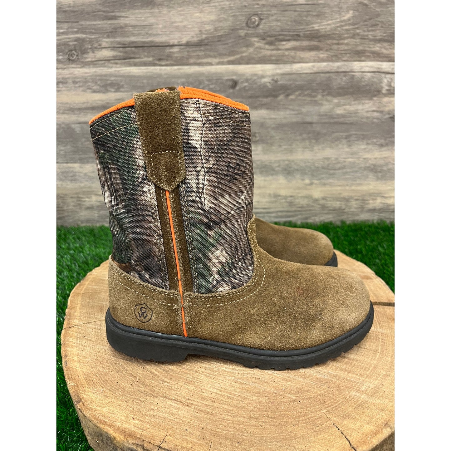 Game Winner Youth - Size 2D - Tan/Camo Suede Boots Style 211