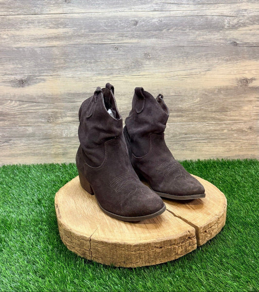 White Mountain Women - Size 8M - Brown Suede Ankle Boots Saloon