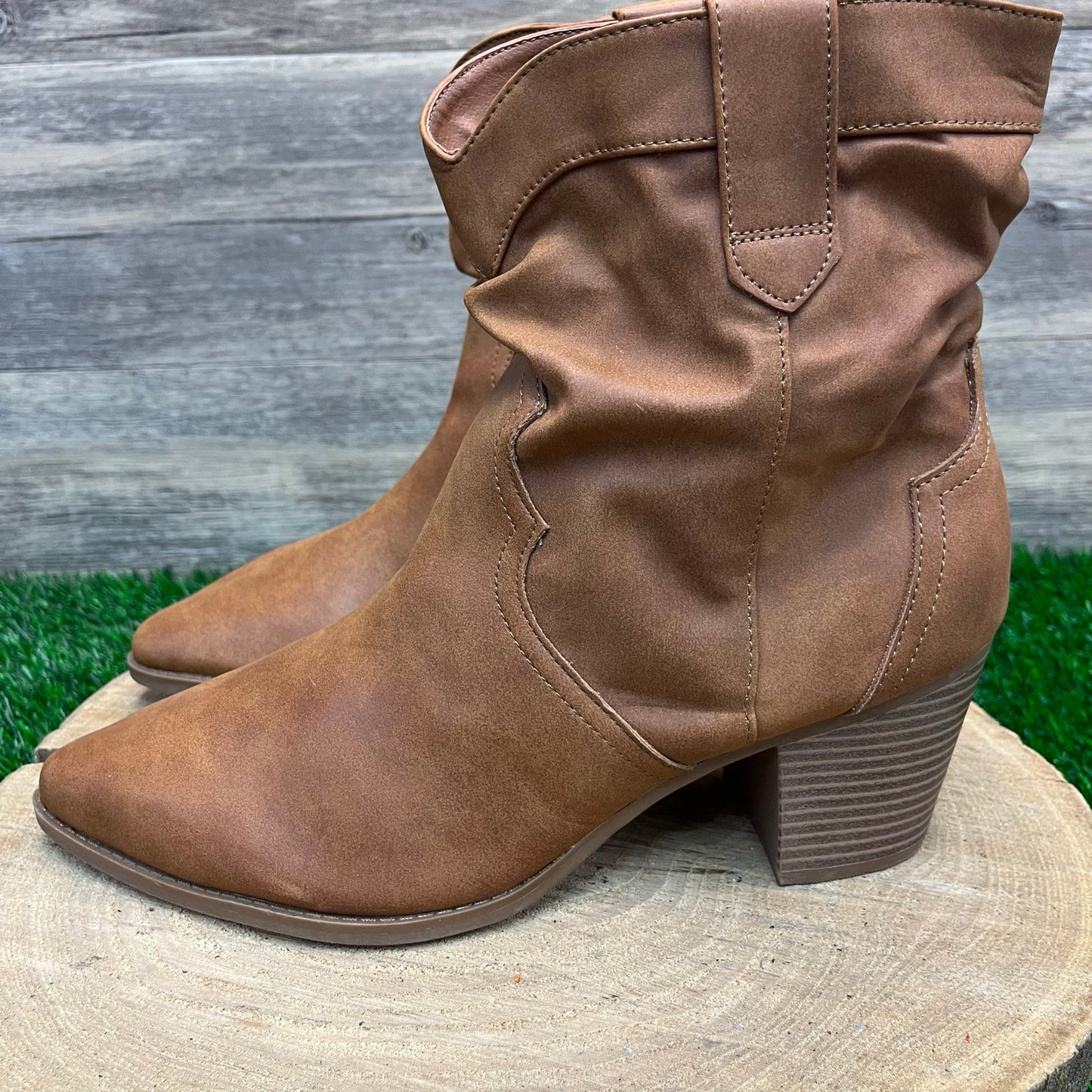 Time & Tru Women - Size 11 - Tan Soft Faux Leather Ankle Boots Style 7309