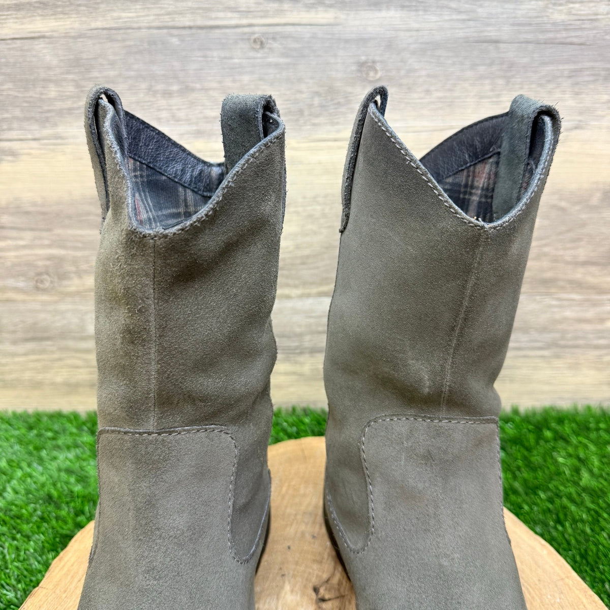 Born Women - Size 8M - Gray Suede Short Shaft  Boots  F55842