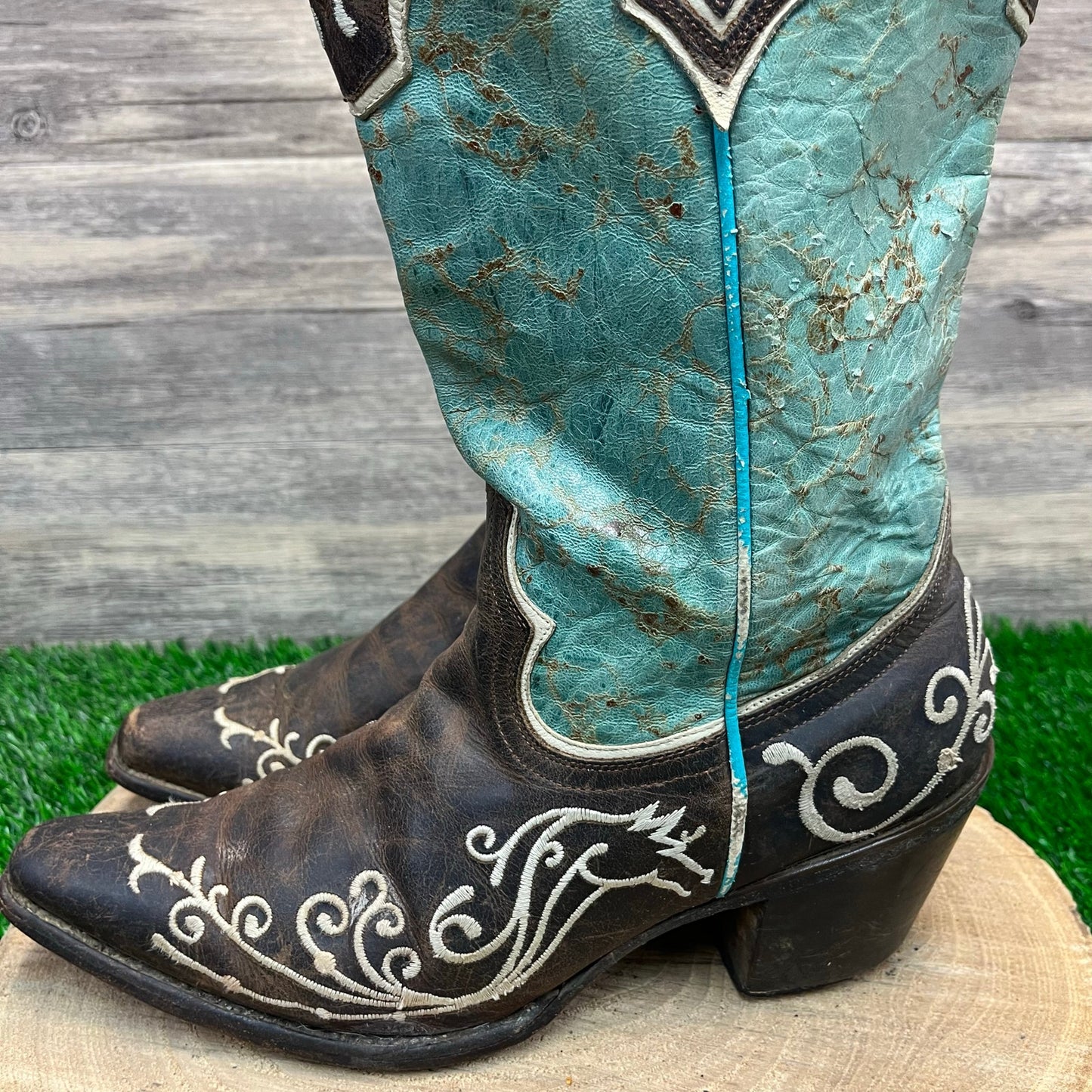 Sterling River Women - Size 11B - Distressed Brown/turquoise Cowboy Boots 171